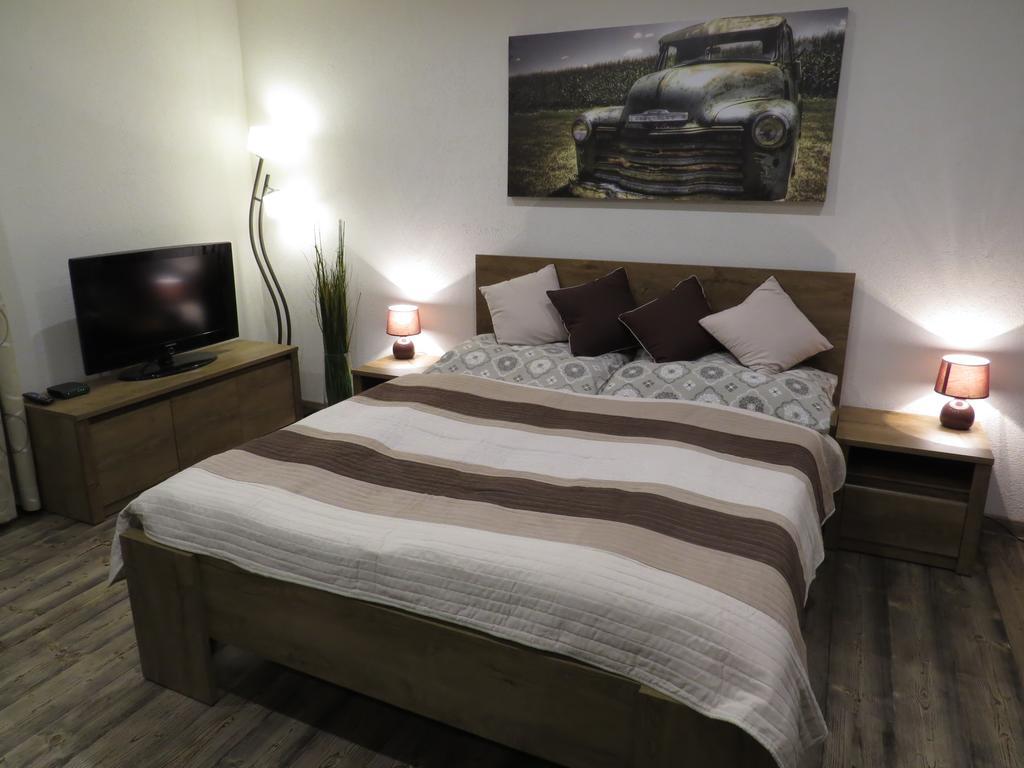 Apartman Route 18 Липтовски-Микулаш Экстерьер фото